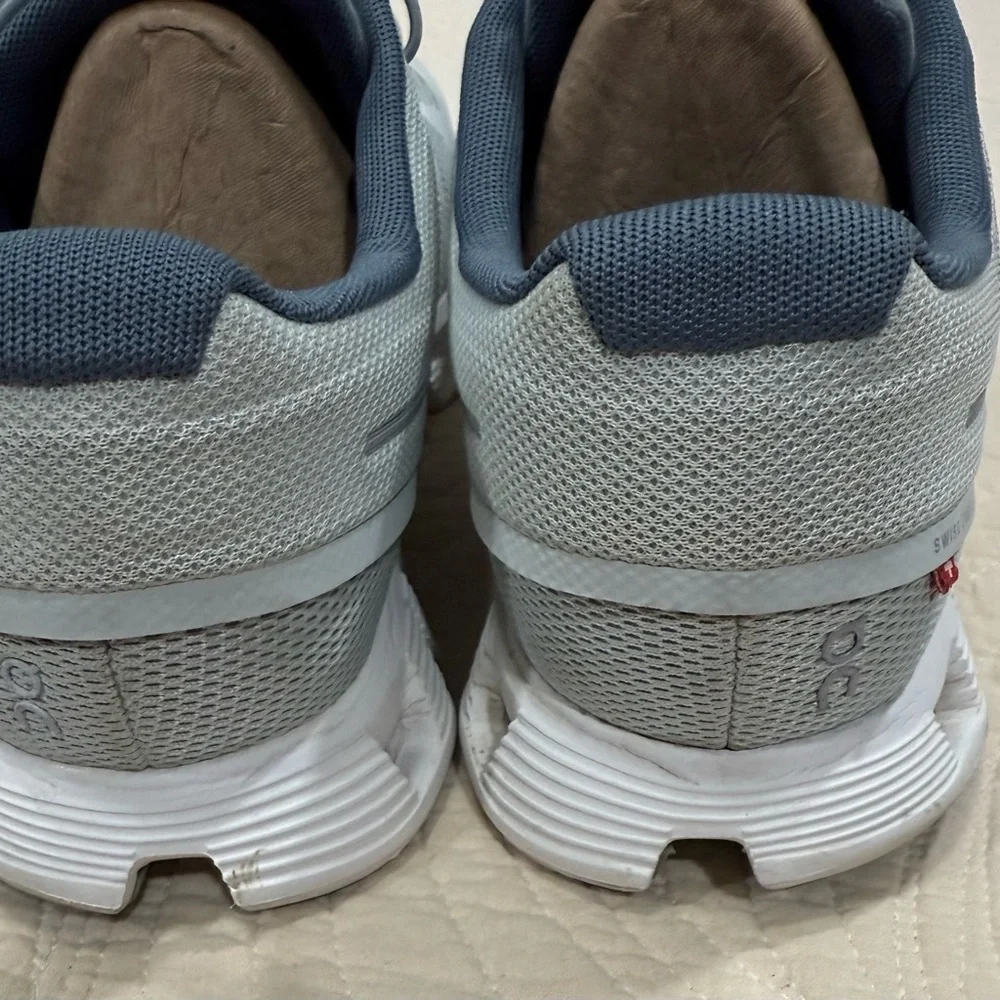 On Running sleek breathable